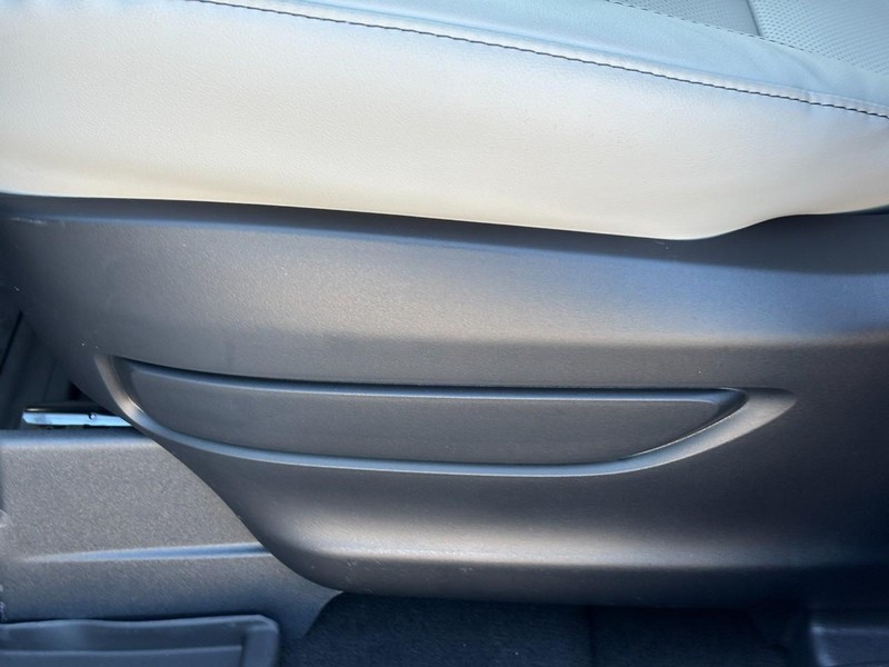 Lincoln Aviator Vehicle Full-screen Gallery Image 28