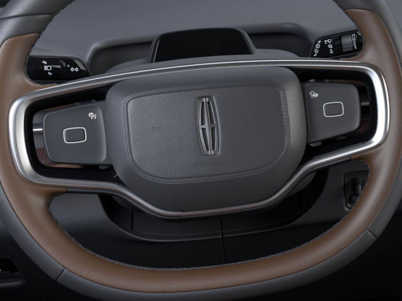 Lincoln Navigator L Vehicle Full-screen Gallery Image 13