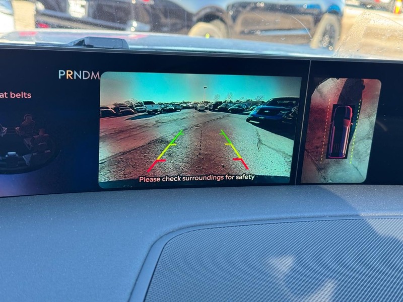 Lincoln Navigator L Vehicle Full-screen Gallery Image 26