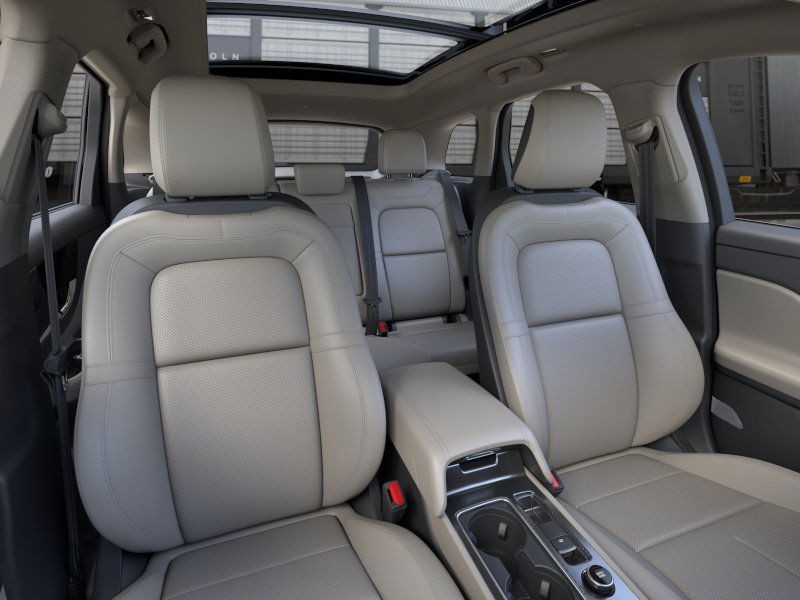 Lincoln Corsair Vehicle Full-screen Gallery Image 11