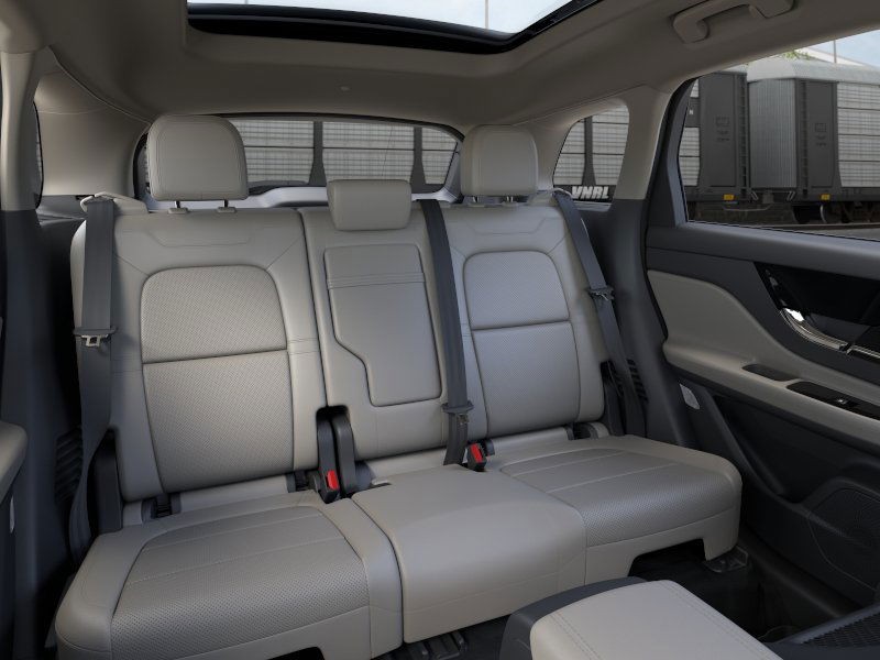 Lincoln Corsair Vehicle Full-screen Gallery Image 12