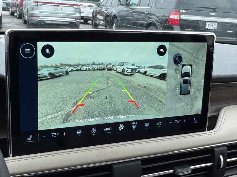 Lincoln Corsair Vehicle Full-screen Gallery Image 24