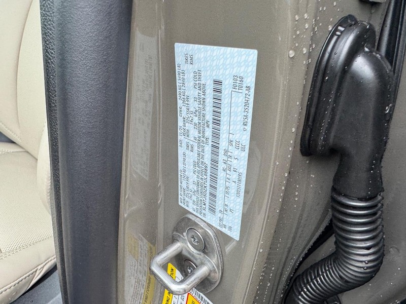 Lincoln Corsair Vehicle Full-screen Gallery Image 25