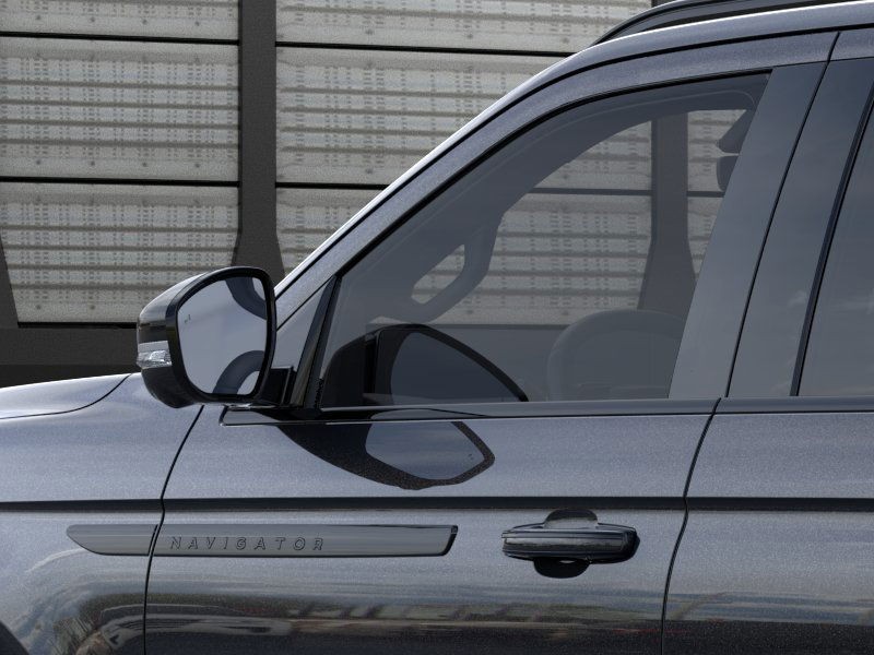 Lincoln Navigator Vehicle Full-screen Gallery Image 21