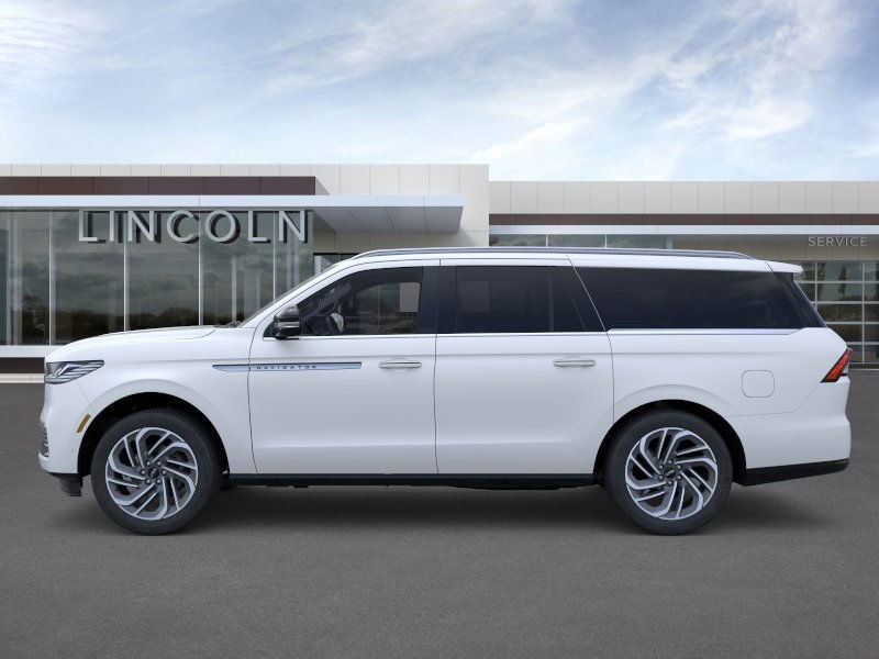 Lincoln Navigator L Vehicle Full-screen Gallery Image 03