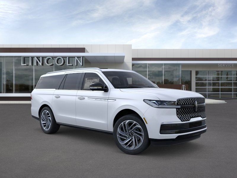 Lincoln Navigator L Vehicle Full-screen Gallery Image 07