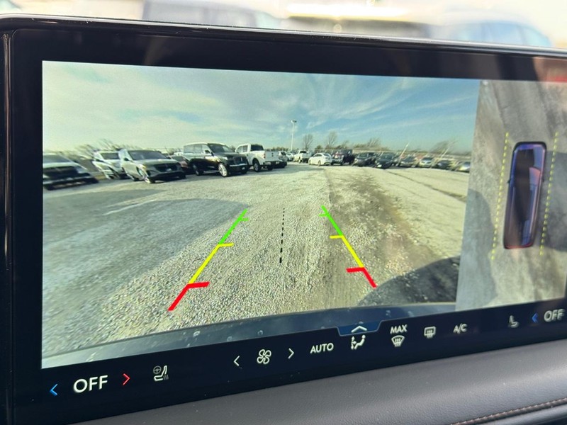 Lincoln Aviator Vehicle Full-screen Gallery Image 26