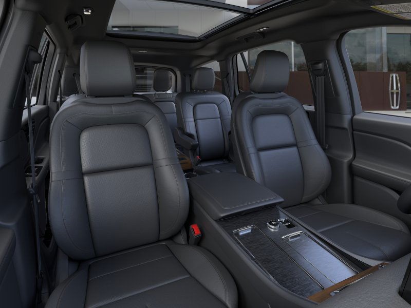 Lincoln Aviator Vehicle Full-screen Gallery Image 11
