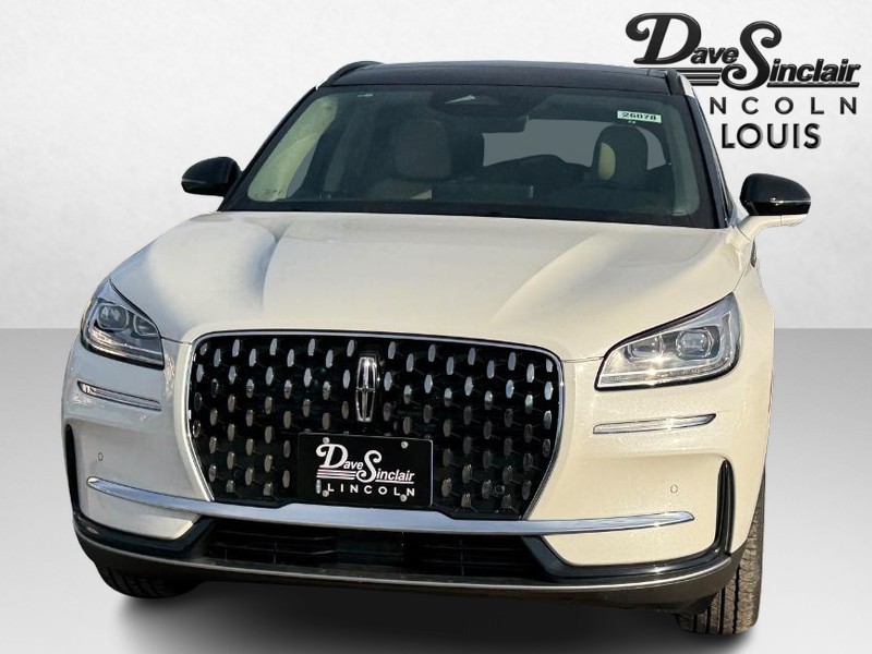 Lincoln Corsair Vehicle Full-screen Gallery Image 02