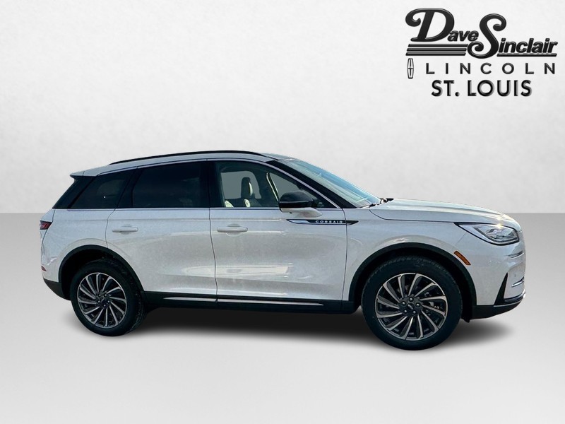 Lincoln Corsair Vehicle Full-screen Gallery Image 04