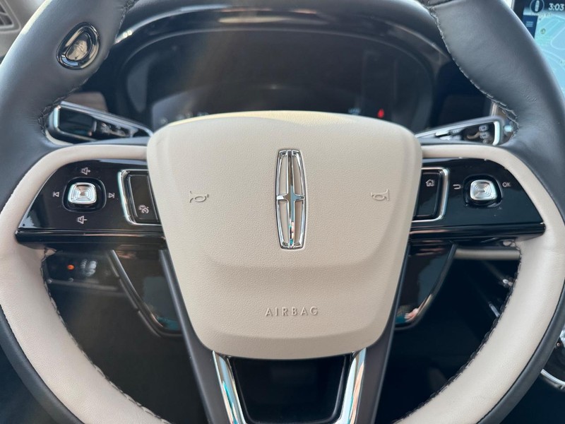 Lincoln Corsair Vehicle Full-screen Gallery Image 21