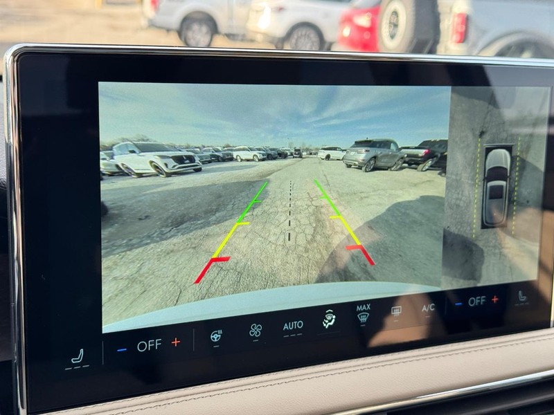 Lincoln Corsair Vehicle Full-screen Gallery Image 26