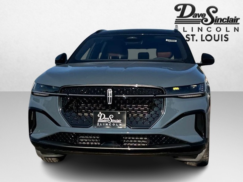 Lincoln Nautilus Vehicle Full-screen Gallery Image 02