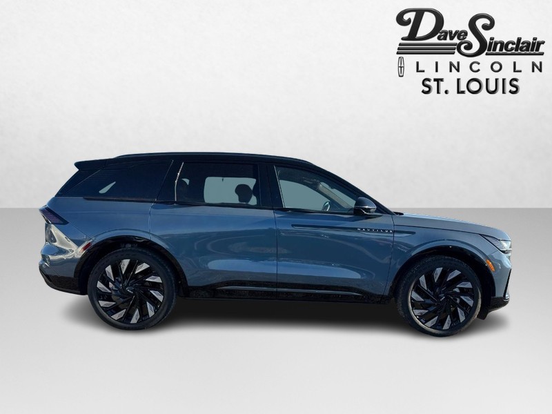 Lincoln Nautilus Vehicle Full-screen Gallery Image 04