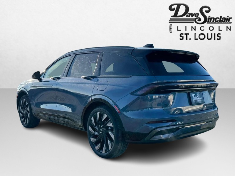 Lincoln Nautilus Vehicle Full-screen Gallery Image 07