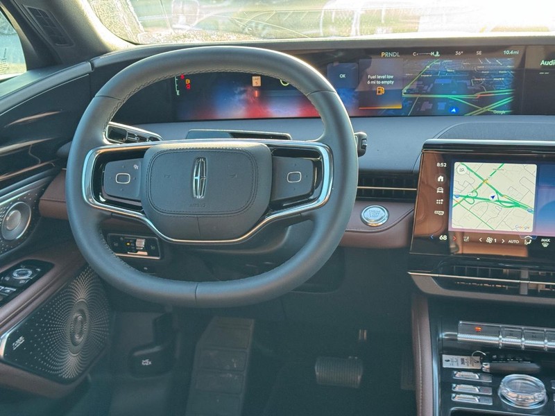 Lincoln Nautilus Vehicle Full-screen Gallery Image 15