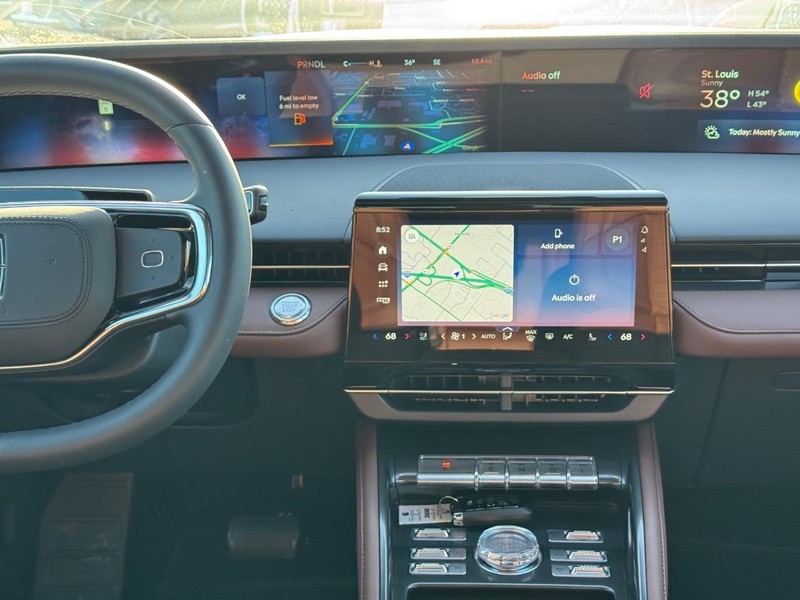 Lincoln Nautilus Vehicle Full-screen Gallery Image 16