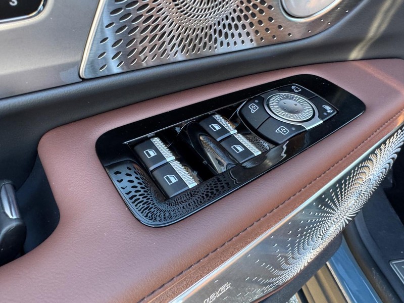 Lincoln Nautilus Vehicle Full-screen Gallery Image 19