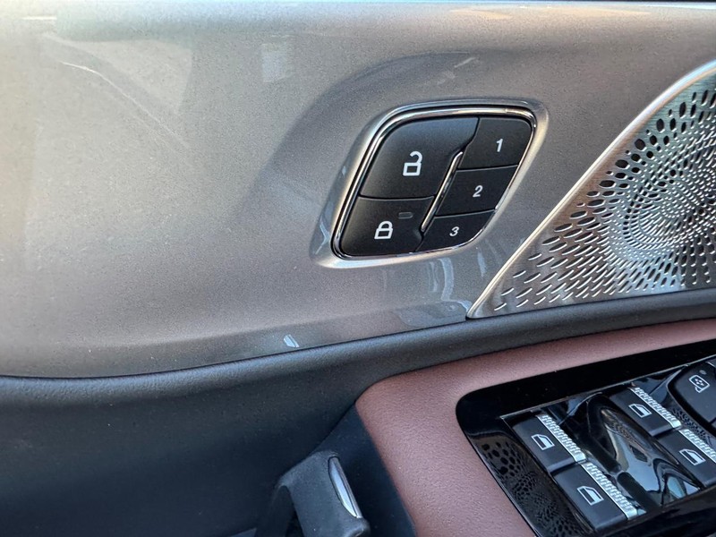 Lincoln Nautilus Vehicle Full-screen Gallery Image 20