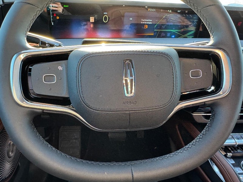 Lincoln Nautilus Vehicle Full-screen Gallery Image 21