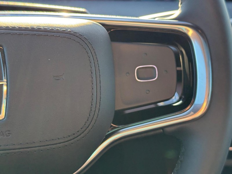 Lincoln Nautilus Vehicle Full-screen Gallery Image 23