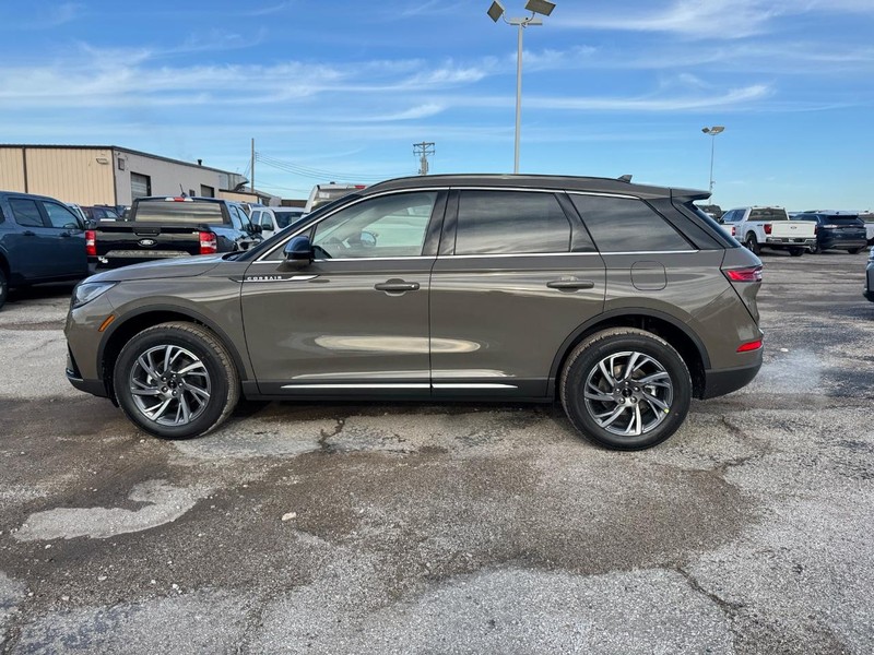 Lincoln Corsair Vehicle Full-screen Gallery Image 10