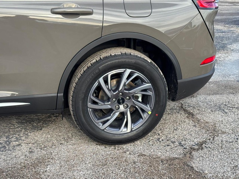 Lincoln Corsair Vehicle Full-screen Gallery Image 11