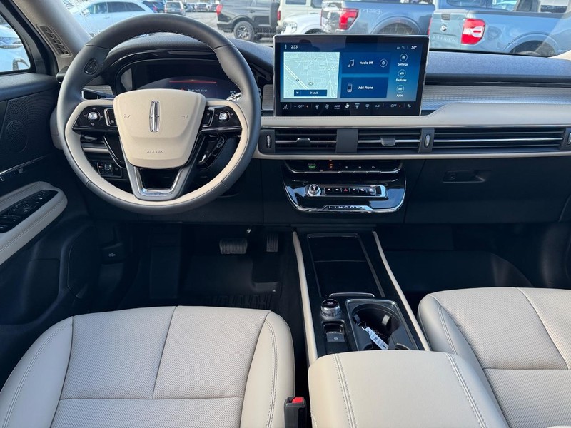 Lincoln Corsair Vehicle Full-screen Gallery Image 13