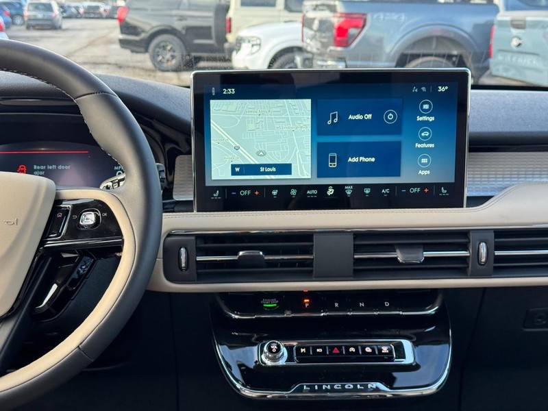 Lincoln Corsair Vehicle Full-screen Gallery Image 15