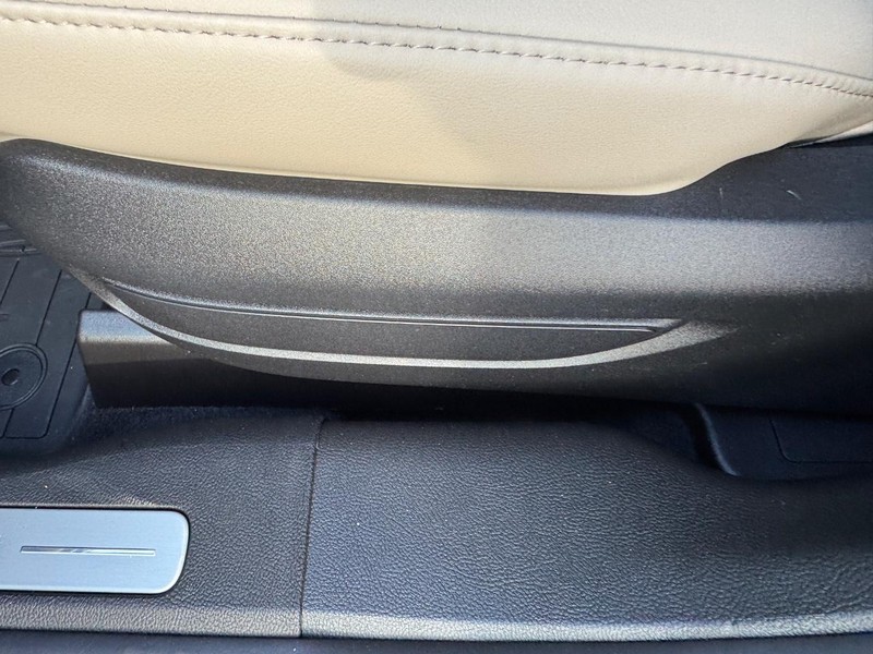 Lincoln Corsair Vehicle Full-screen Gallery Image 17