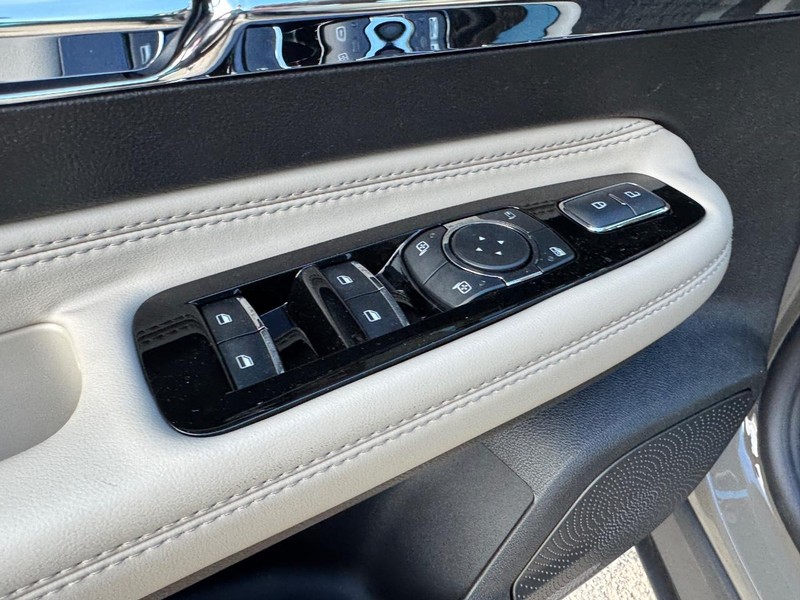 Lincoln Corsair Vehicle Full-screen Gallery Image 18