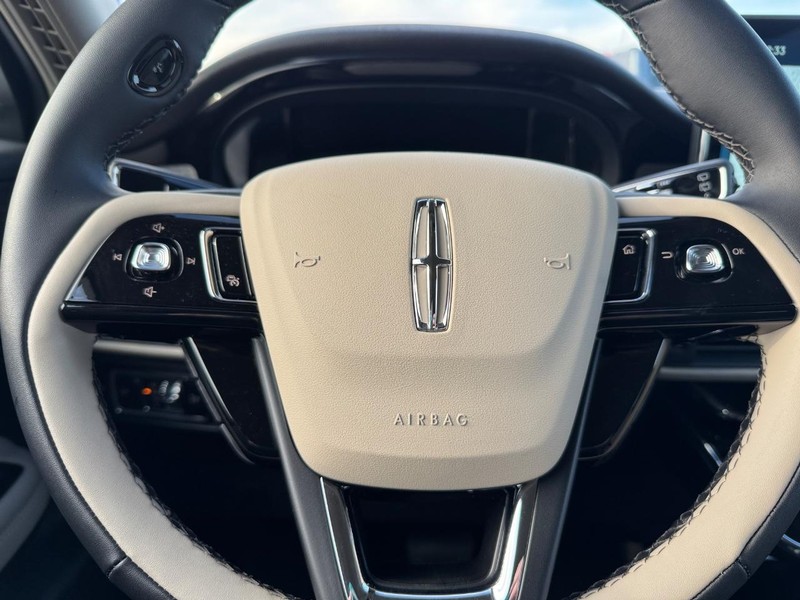 Lincoln Corsair Vehicle Full-screen Gallery Image 20