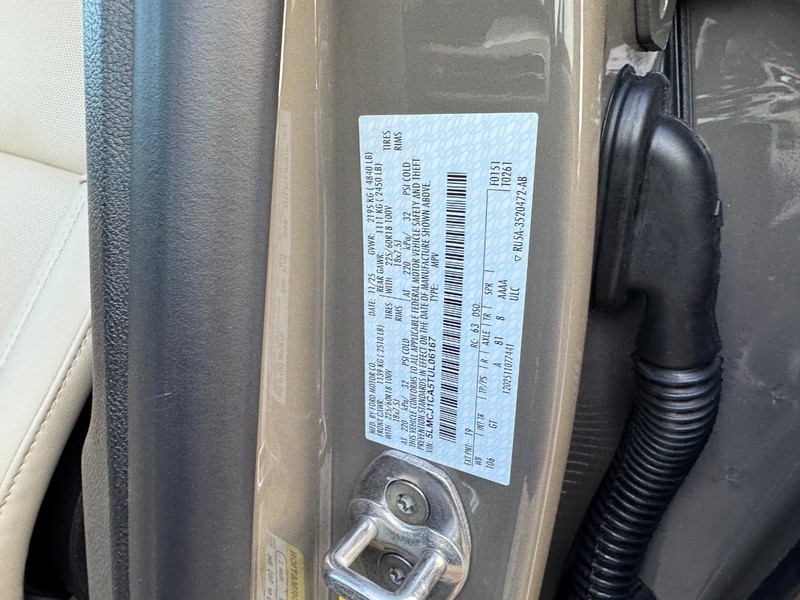 Lincoln Corsair Vehicle Full-screen Gallery Image 26