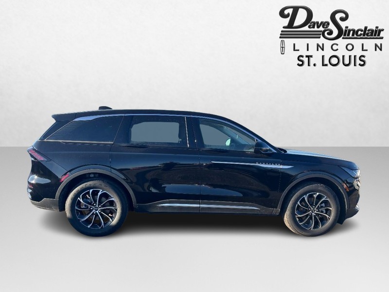 Lincoln Nautilus Vehicle Full-screen Gallery Image 04