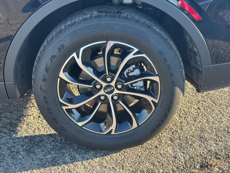 Lincoln Nautilus Vehicle Full-screen Gallery Image 10