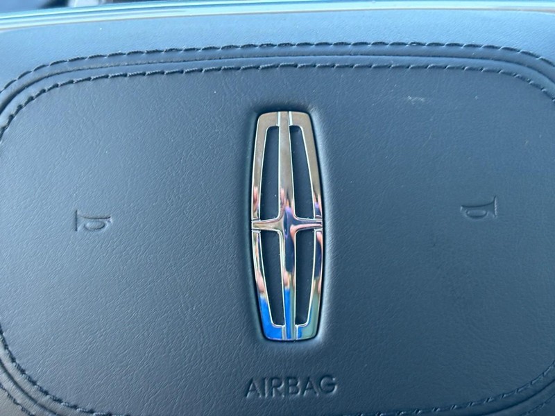 Lincoln Nautilus Vehicle Full-screen Gallery Image 23