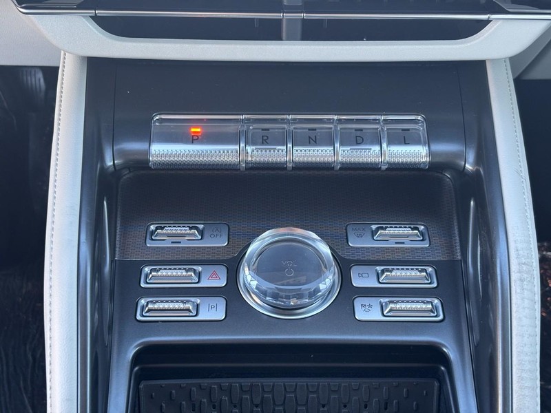 Lincoln Nautilus Vehicle Full-screen Gallery Image 28