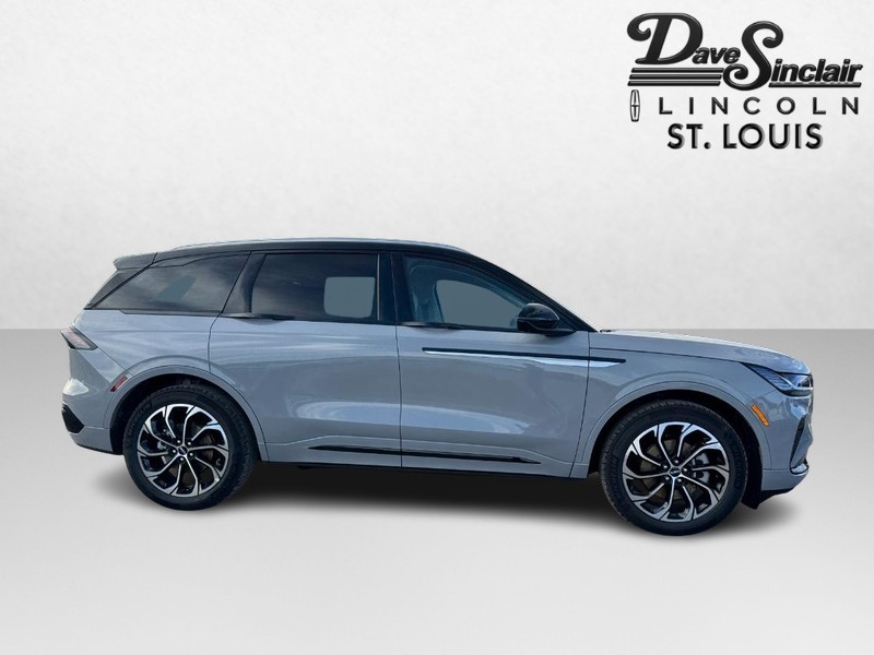 Lincoln Nautilus Vehicle Full-screen Gallery Image 04