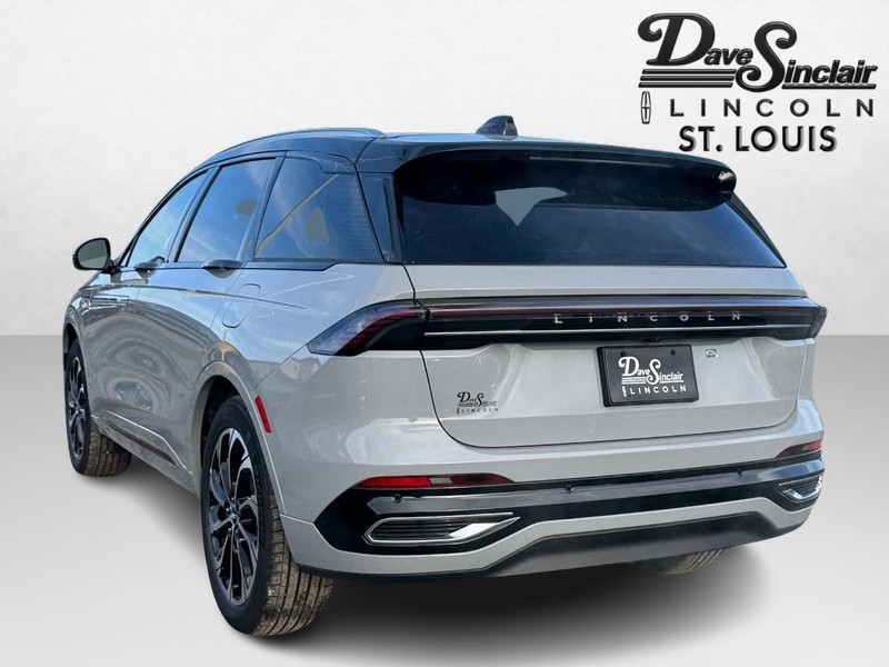 Lincoln Nautilus Vehicle Full-screen Gallery Image 07