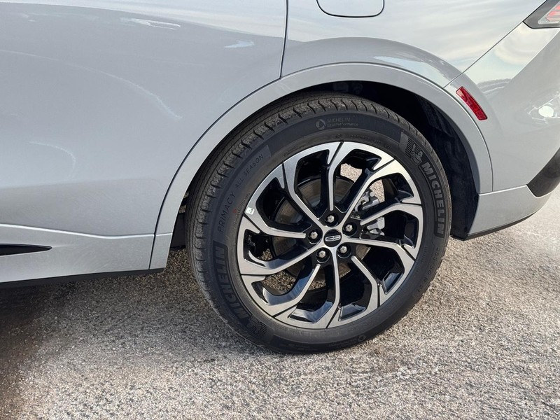 Lincoln Nautilus Vehicle Full-screen Gallery Image 10