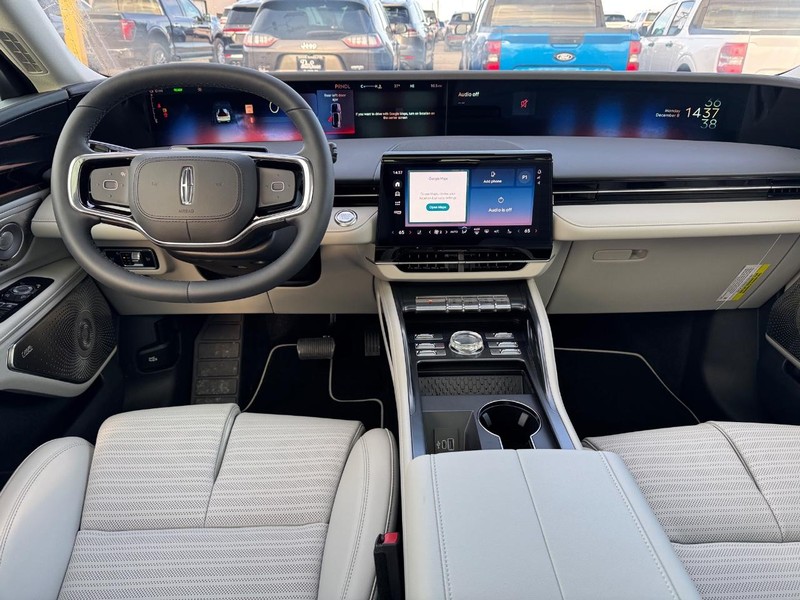 Lincoln Nautilus Vehicle Full-screen Gallery Image 13