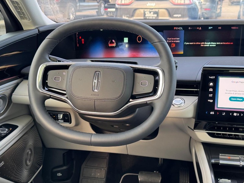 Lincoln Nautilus Vehicle Full-screen Gallery Image 14