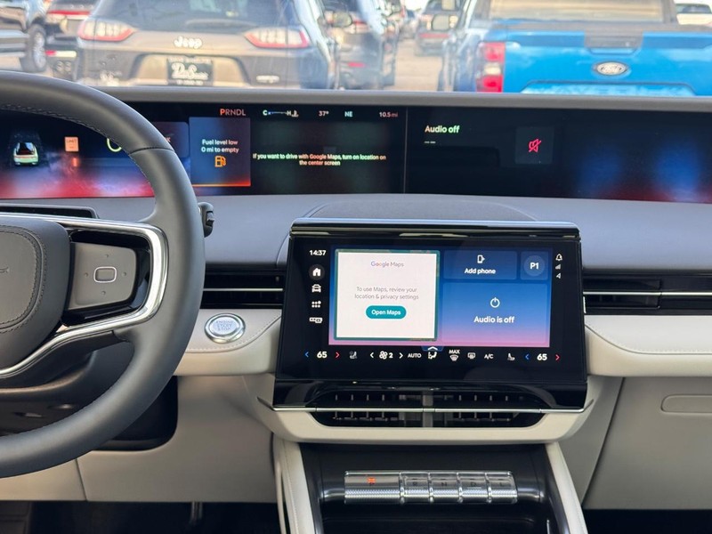 Lincoln Nautilus Vehicle Full-screen Gallery Image 15