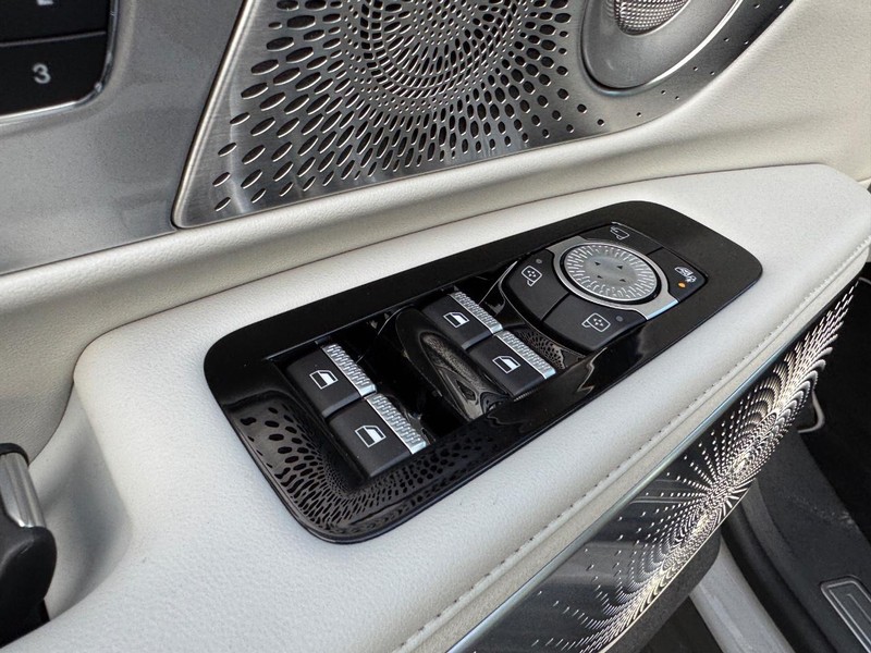 Lincoln Nautilus Vehicle Full-screen Gallery Image 18