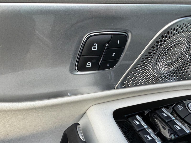 Lincoln Nautilus Vehicle Full-screen Gallery Image 19