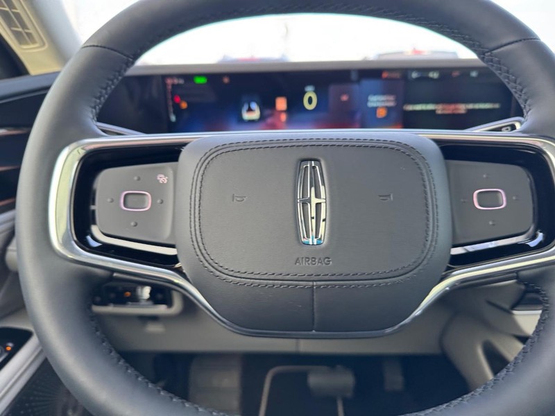 Lincoln Nautilus Vehicle Full-screen Gallery Image 20