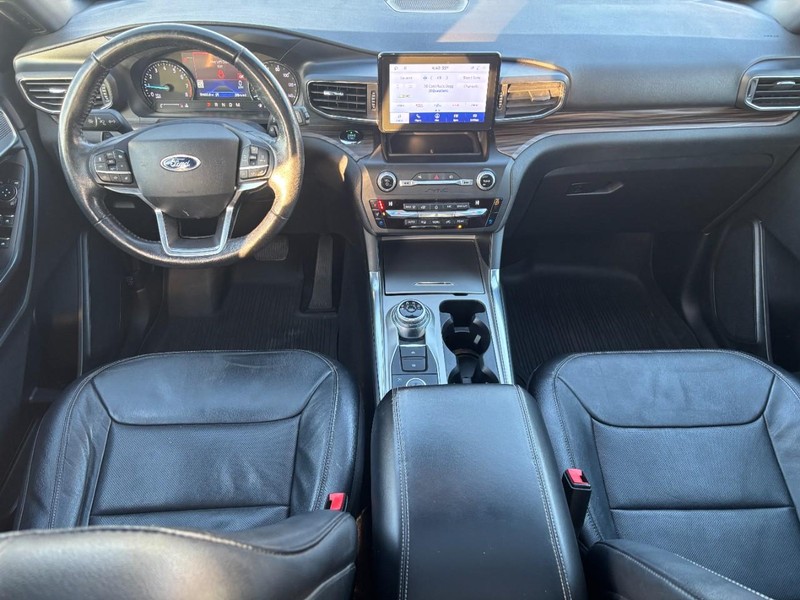 Ford Explorer Vehicle Full-screen Gallery Image 13