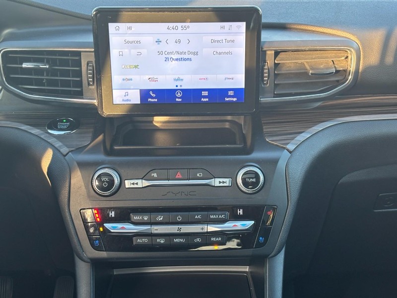 Ford Explorer Vehicle Full-screen Gallery Image 15