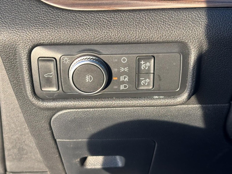 Ford Explorer Vehicle Full-screen Gallery Image 18