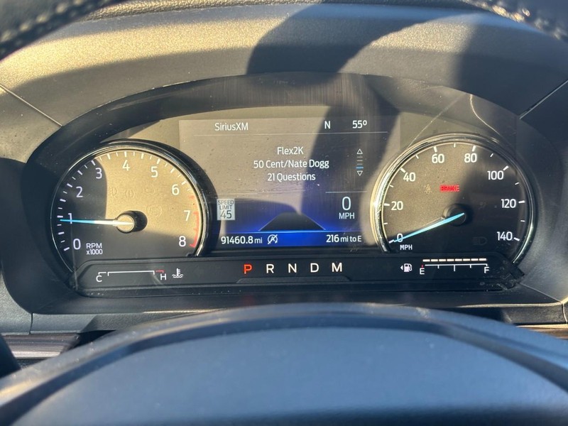 Ford Explorer Vehicle Full-screen Gallery Image 22